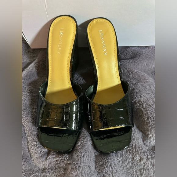 NIB Lisa Vicky Adore-V Black Wedge Sandals Size W8 - Picture 3 of 8